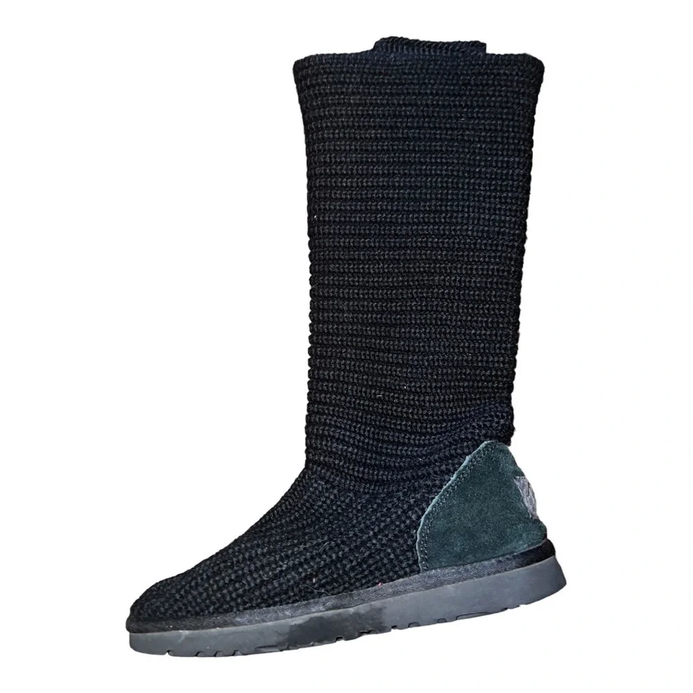 ▶️ UGG ◀️ Women's Classic Cardy. Size 7